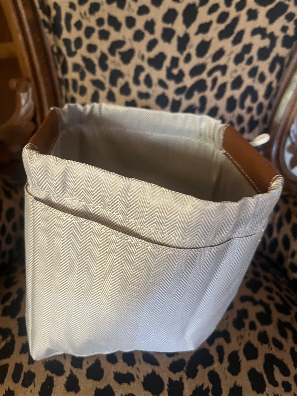 Classic Brown Leather Bucket Tote – Women Bags - Picture 6 of 7